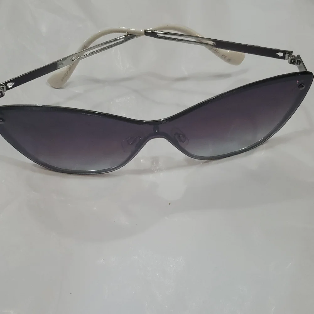 Jessica Simpson silver white frameless shield cat‎ eye gradient lens sunglasses